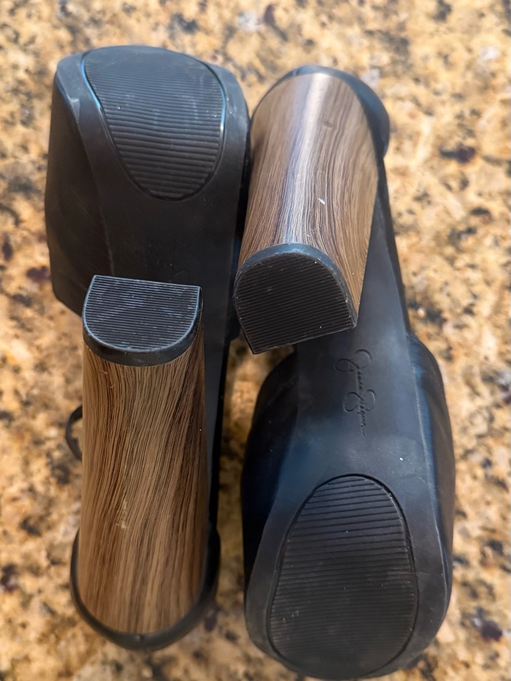 Jessica Simpson Black Leather T-Strap Platform Sandals - Picture 2 of 6